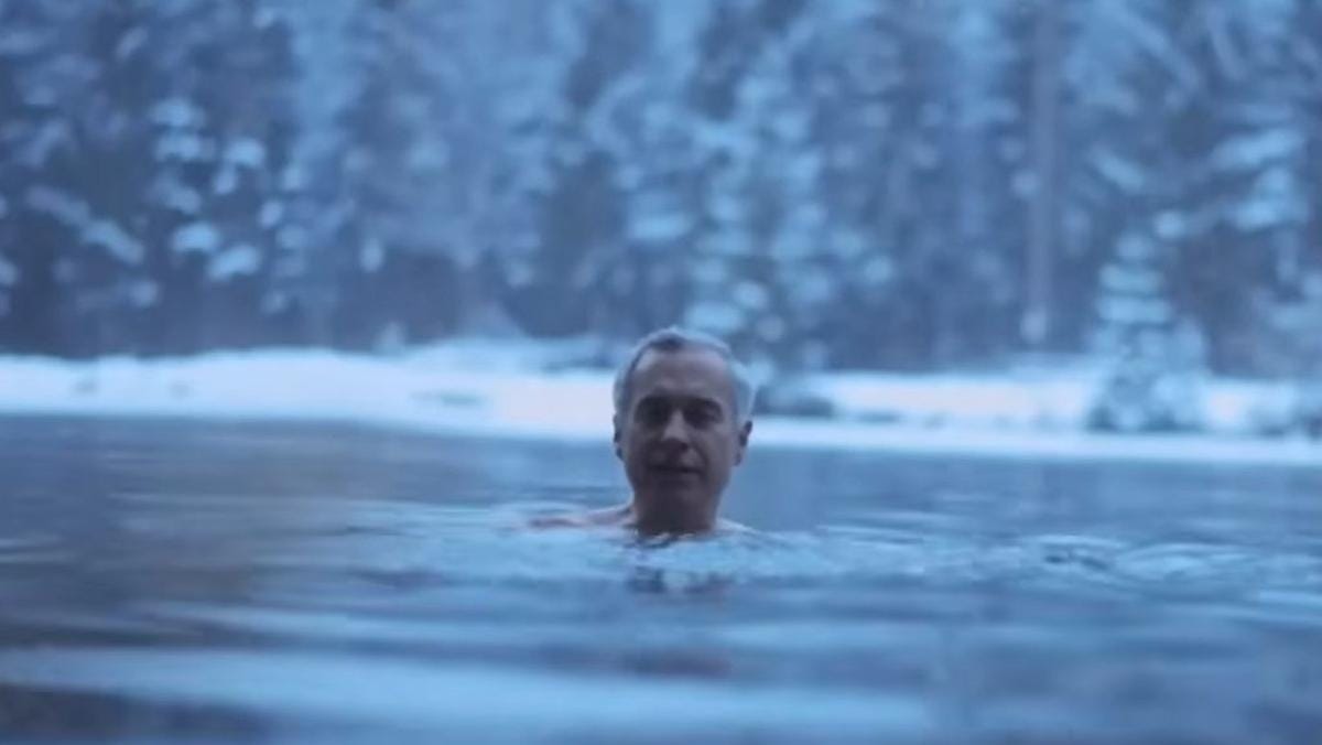 Călin Georgescu S-a Filmat Când Făcea Baie într-un Lac De Munte Când Afară  Erau -6 Grade | VIDEO | Libertatea