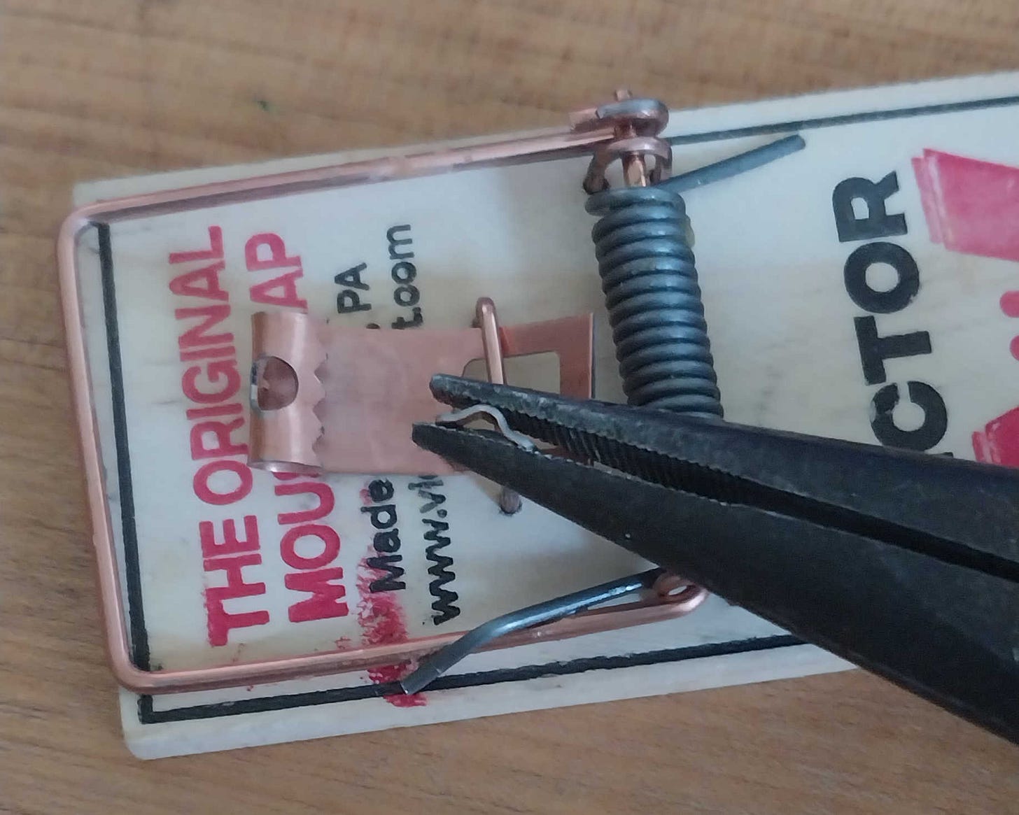 A picture of a Victor "snap trap," illustrating Step 1, above