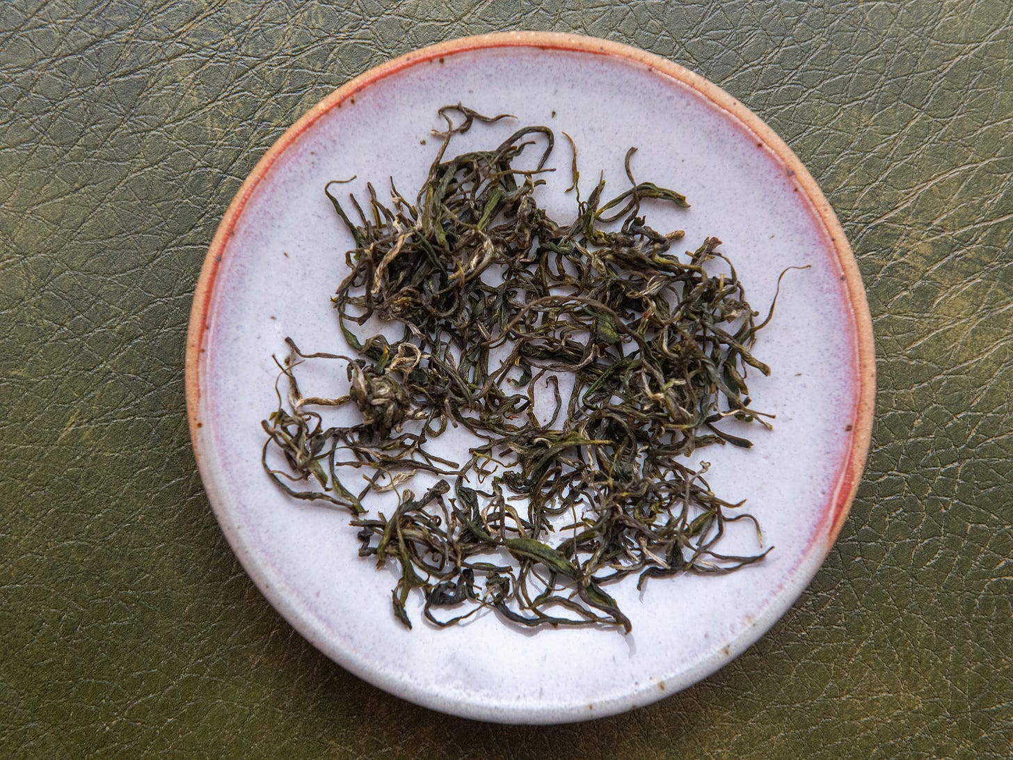 ID: Mao feng green tea dry leaves
