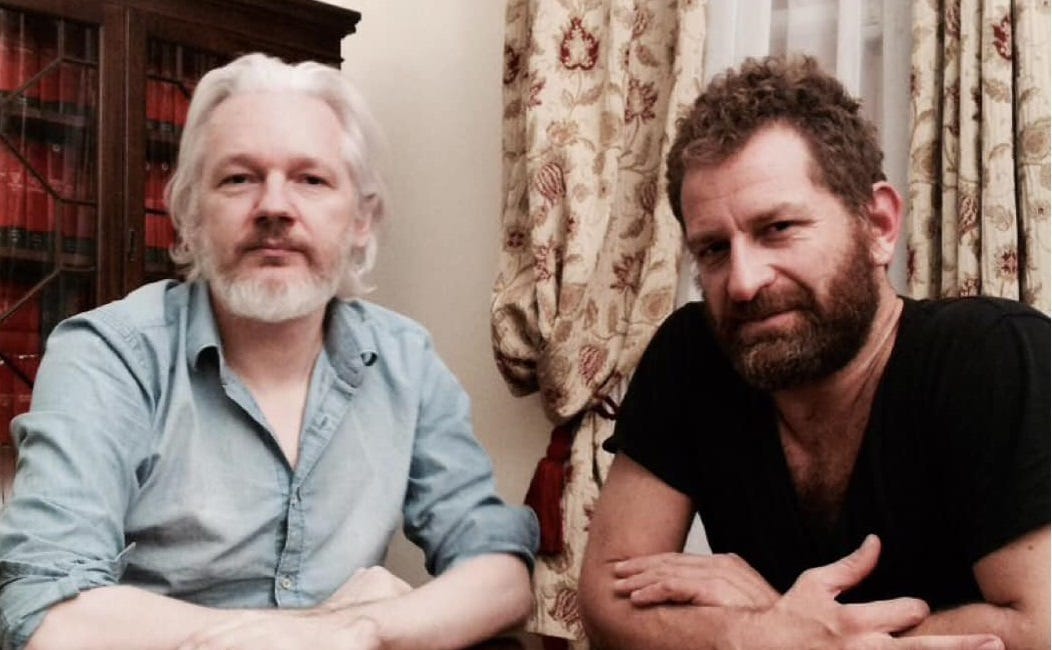 Pillola blu o Ross? (ep. 34): Davide Dormino ci racconta la sua lotta per Julian Assange