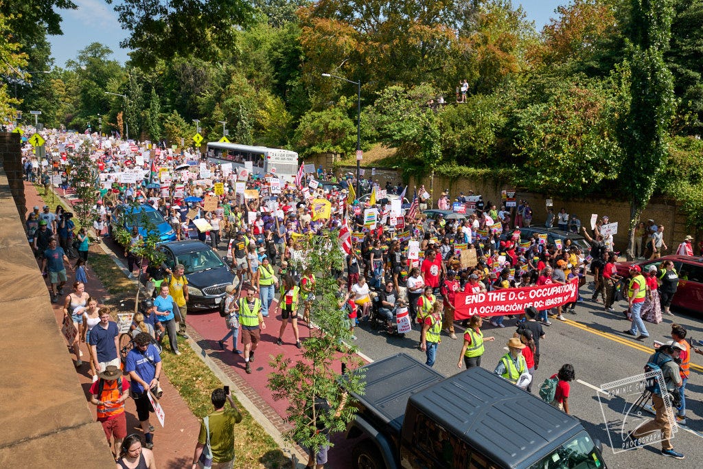 Protesti proti Trumpu v Washingtonu in odziv na večerjo