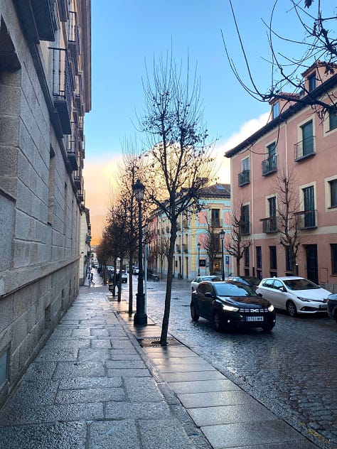 Embalse, calle y ponche segoviano