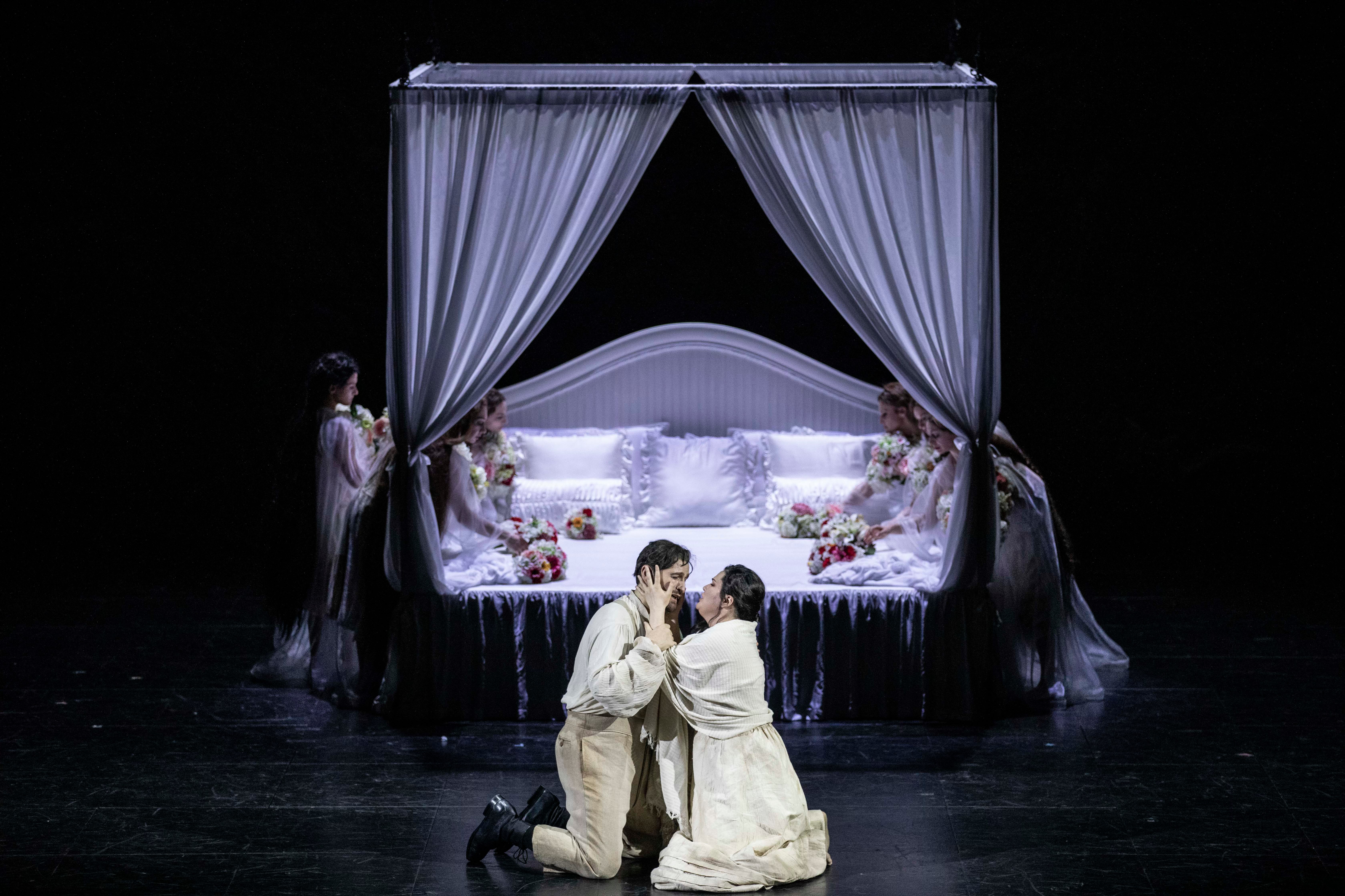 Musically idiomatic Manon - by Hugh Canning - Operalogue