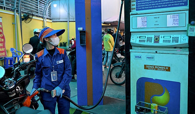 فيتنام تدعو إلى العمل من المنزل لتوفير الوقود مع تفاقم أزمة الطاقة