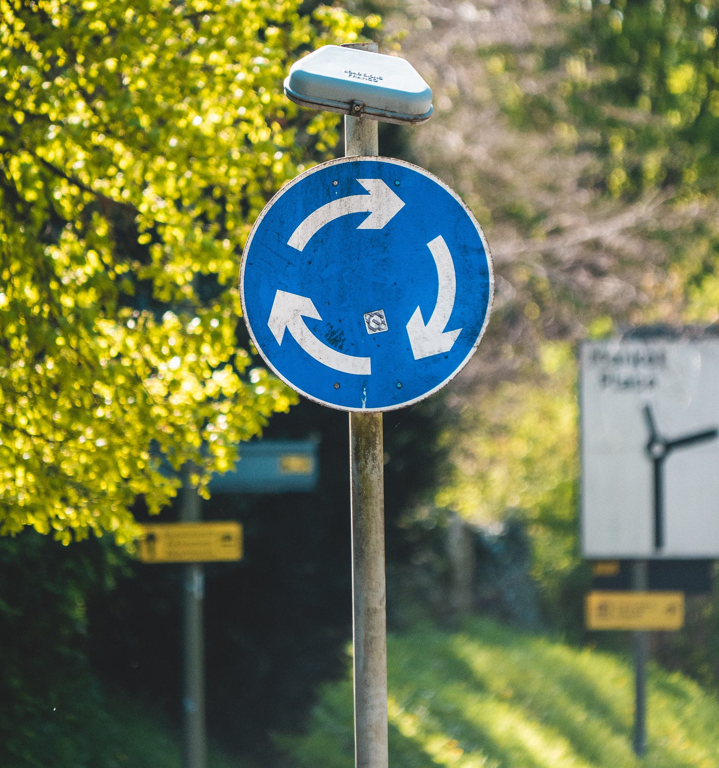 photo of traffic sign with arrows leading in a circular path with no way forward