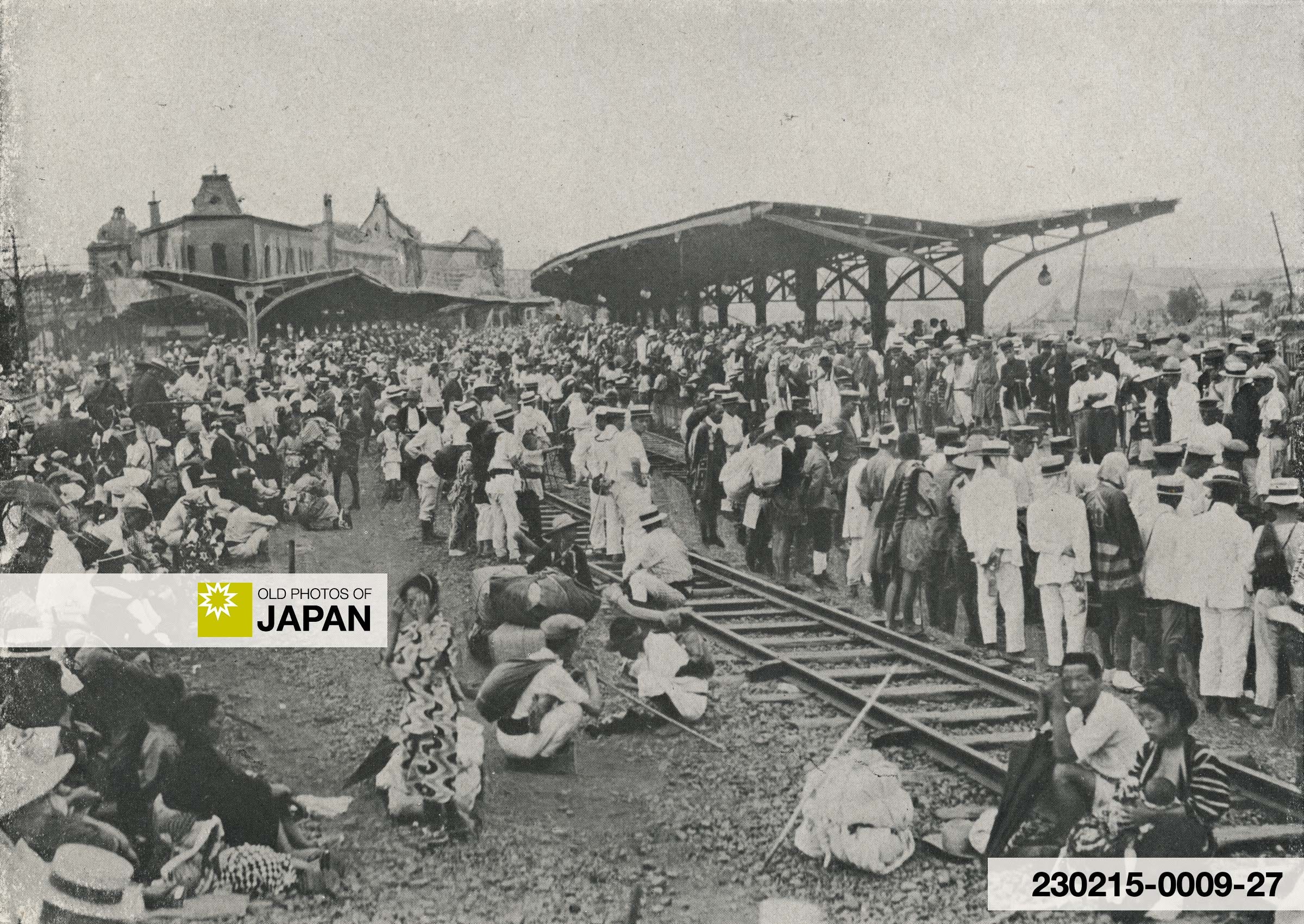 Dazed earthquake survivors sheltering at Sakuragi-cho Station, 1923 Dazed earthquake survivors sheltering at Sakuragi-cho Station, 1923