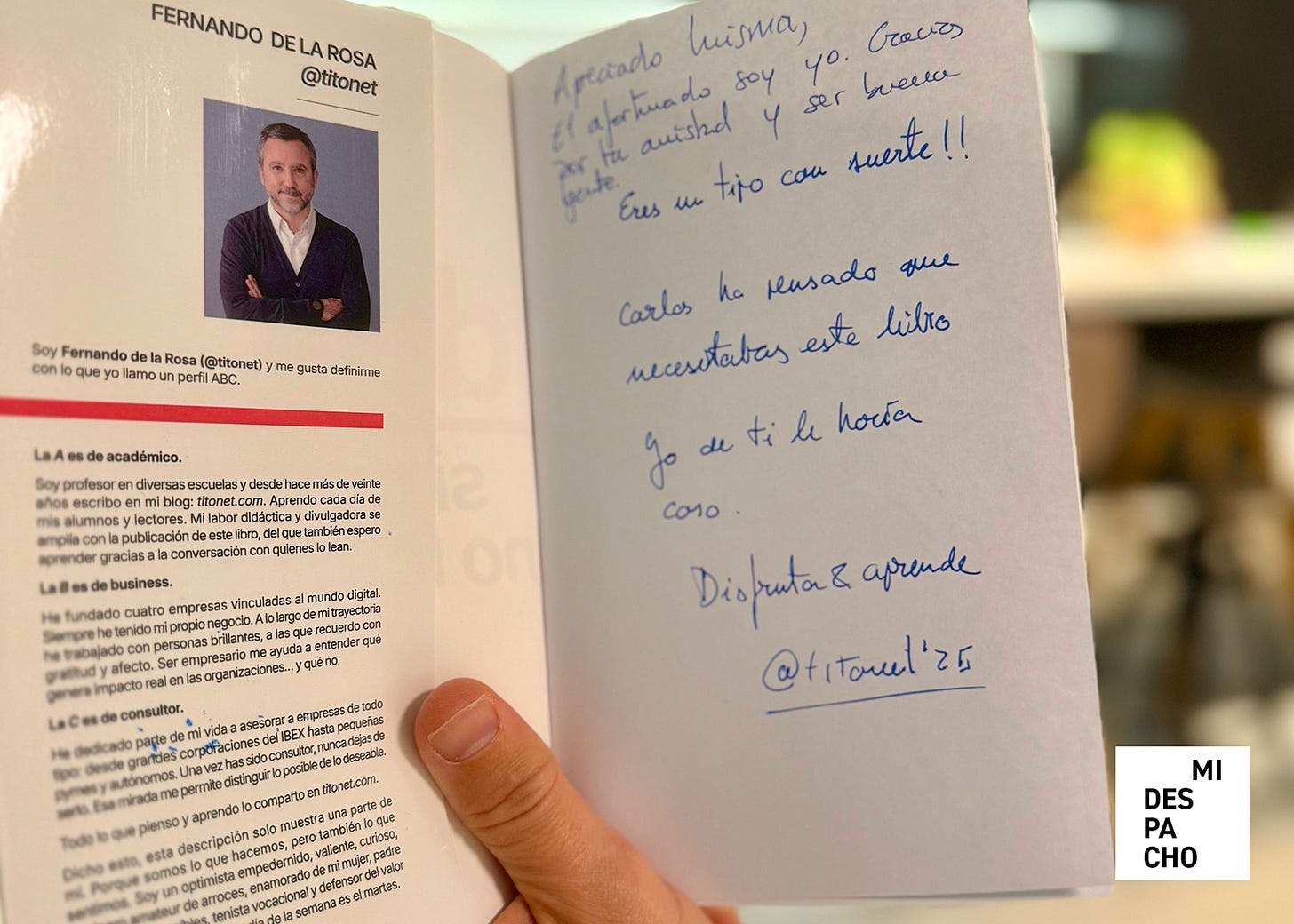 Libro de Fernando de la Rosa que me regaló Carlos Nuño con dedicatoria del autor. Libro de Fernando de la Rosa que me regaló Carlos Nuño con dedicatoria del autor.