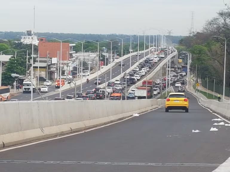Viaductos del corredor vial botánico se incorporan al paisaje urbano. Foto/Lorena Aponte para ABC