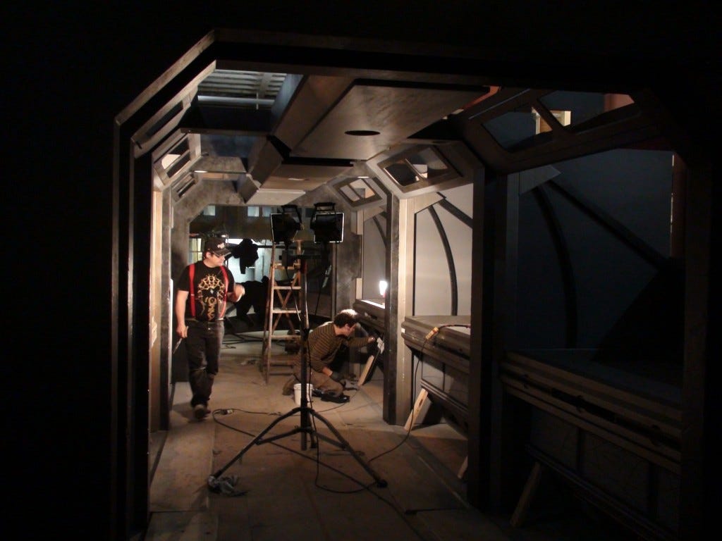 stargate-universe-corridor2 stargate-universe-corridor2