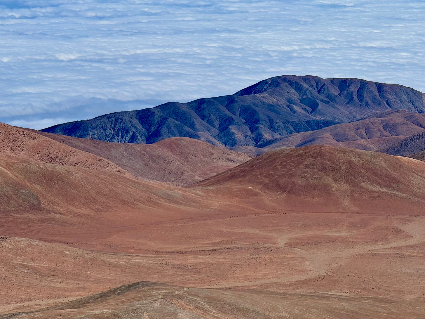 Desierto en Cerro Paranal sobre un mar de nubes. Antofagasta. Foto propia.