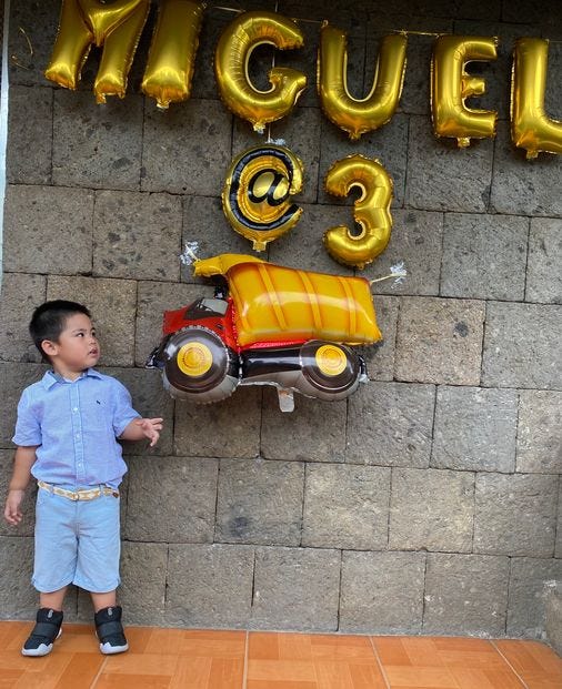 Construction-themed kiddie birthday party at home Construction-themed kiddie birthday party at home