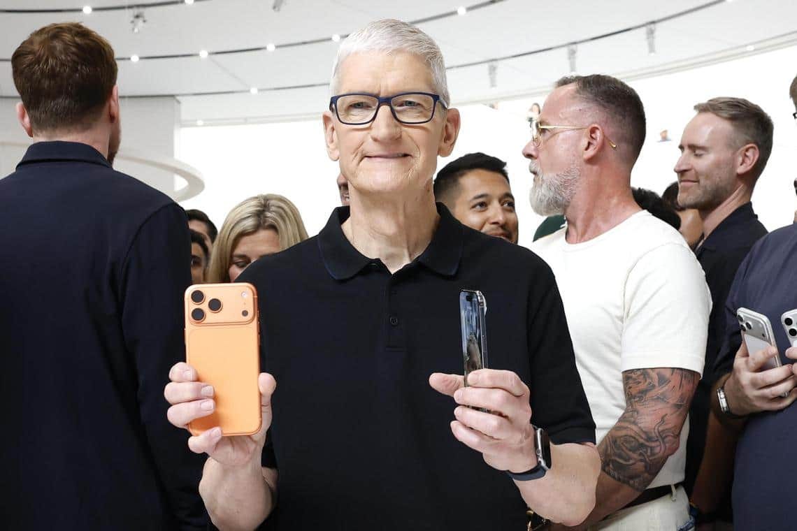Tim Cook exalta nova cor do iPhone 17 Pro e bateria do iPhone Air - MacMagazine Tim Cook exalta nova cor do iPhone 17 Pro e bateria do iPhone Air - MacMagazine