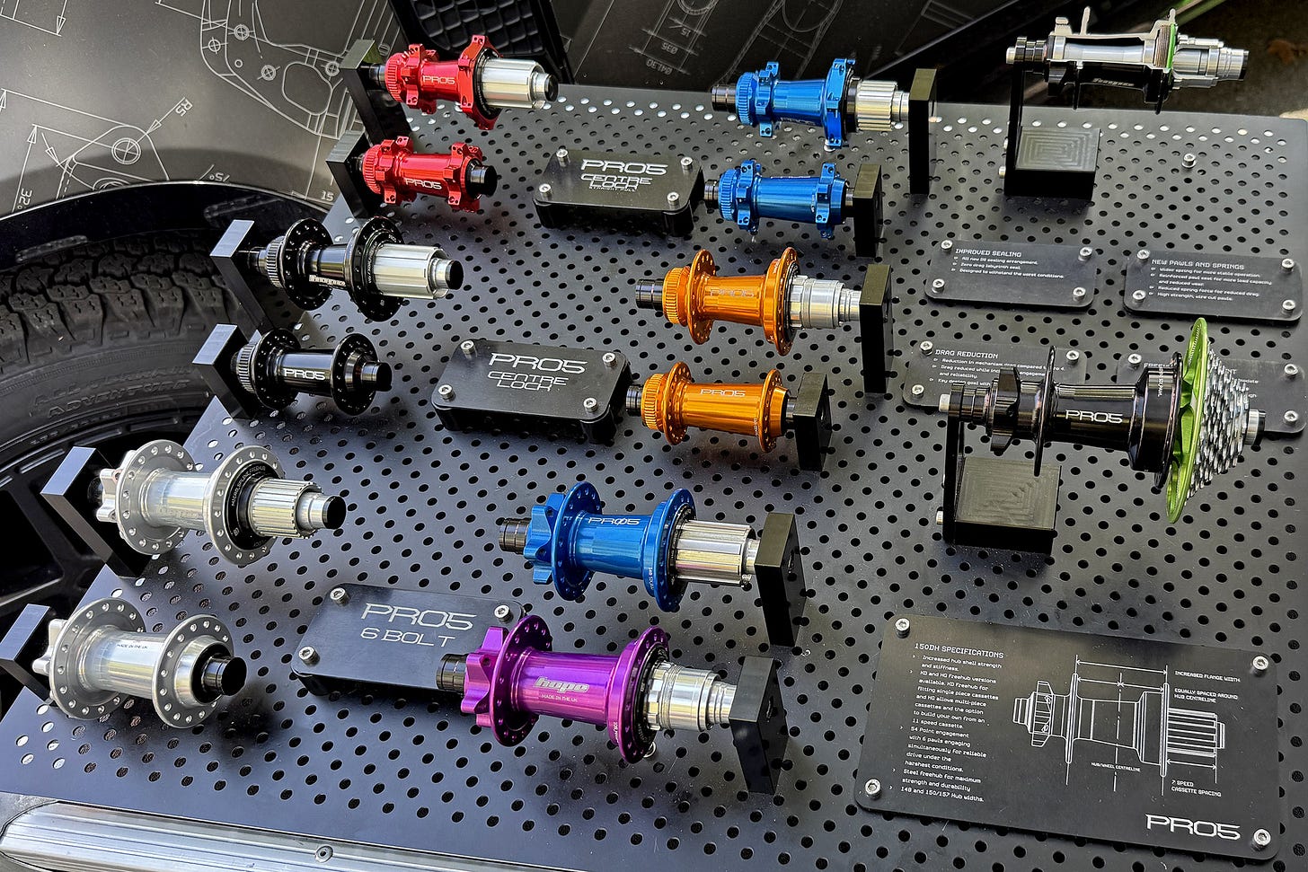 Hope Pro5 hubs, also with new DH 150mm spec