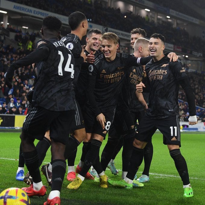 A photo of Nketiah, Saka, Saliba, Xhaka, Odegaard, Zinchenko, Martinelli and White all celebrating together!