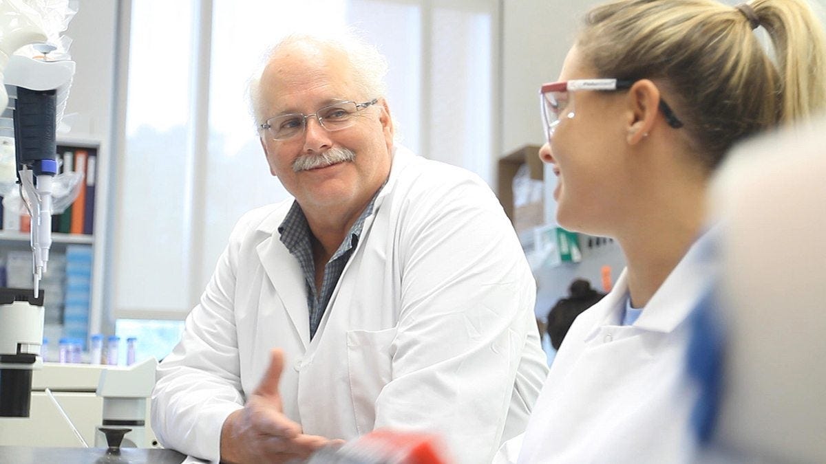 Ralph Baric speaks with Kenda Gully in the lab. Ralph Baric speaks with Kenda Gully in the lab.
