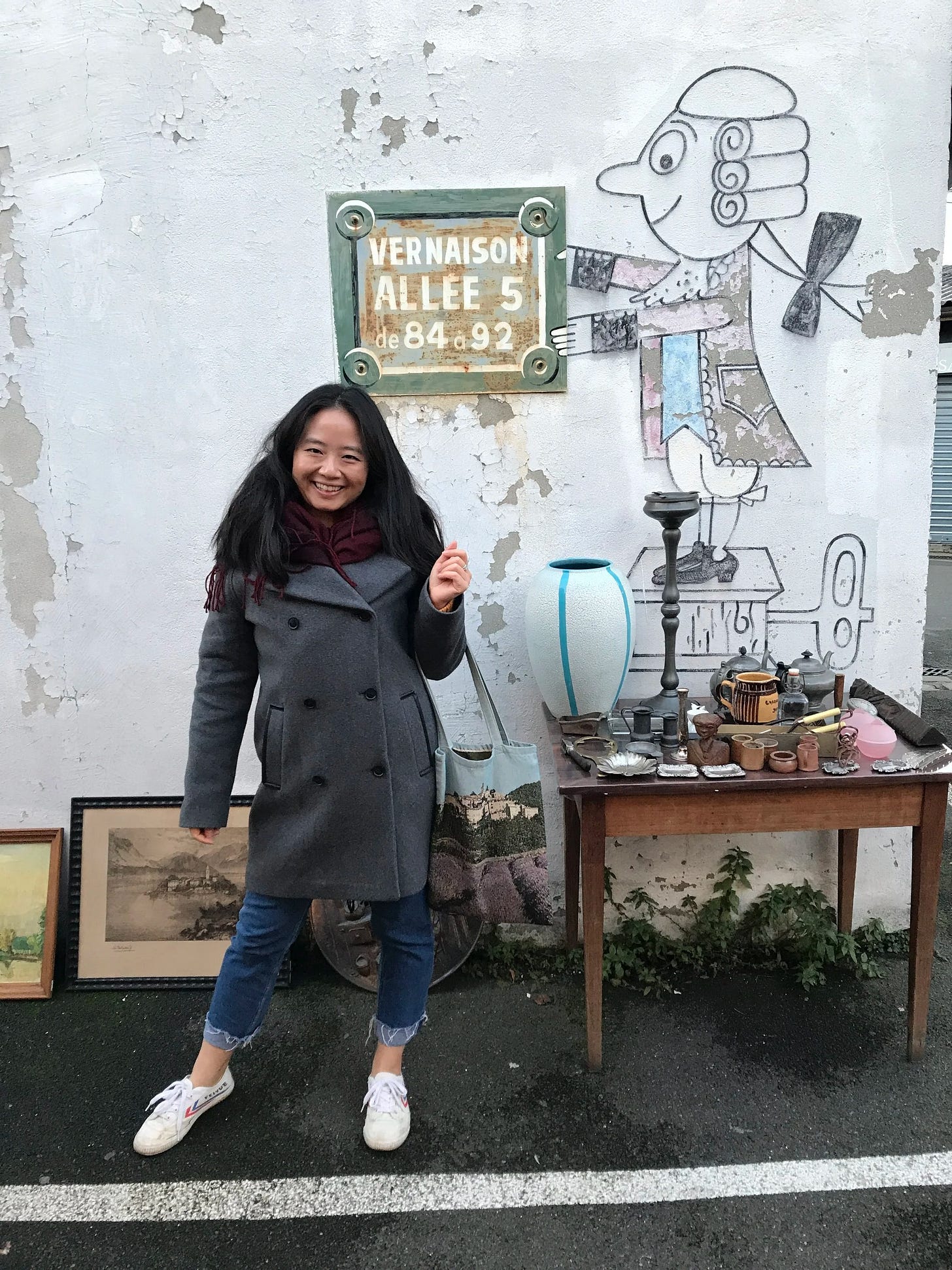  Enjoying the vintage goods from Puces de Saint-Ouen, Paris Flea Market!  
