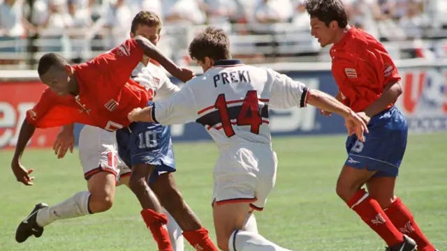 Radosavljević na utakmici protiv Kostarike, u kvalifikacijama za SP 1998. Radosavljević na utakmici protiv Kostarike, u kvalifikacijama za SP 1998.