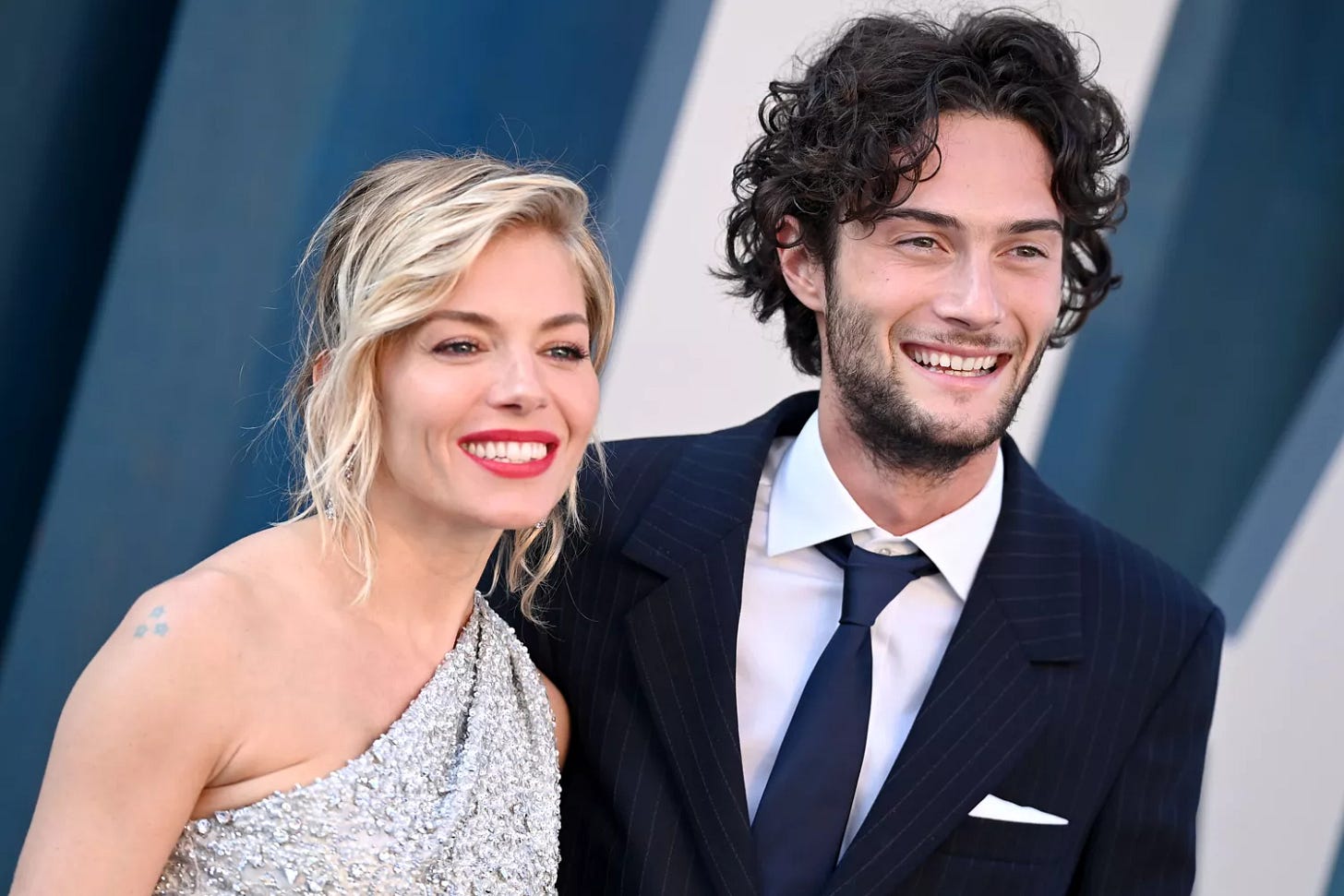 Sienna Miller and Oli Green attend the 2022 Vanity Fair Oscar Party hosted by Radhika Jones at Wallis Annenberg Center for the Performing Arts