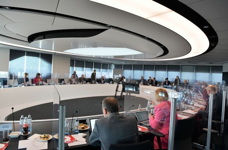 Politikerverbot im obersten ORF-Gremium Thema im ORF-Stiftungsrat - ORF -  derStandard.at › Etat