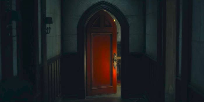 Haunting Of Hill House" Foreshadowed The Red Room A BUNCH Of Times And It's  So Creepy