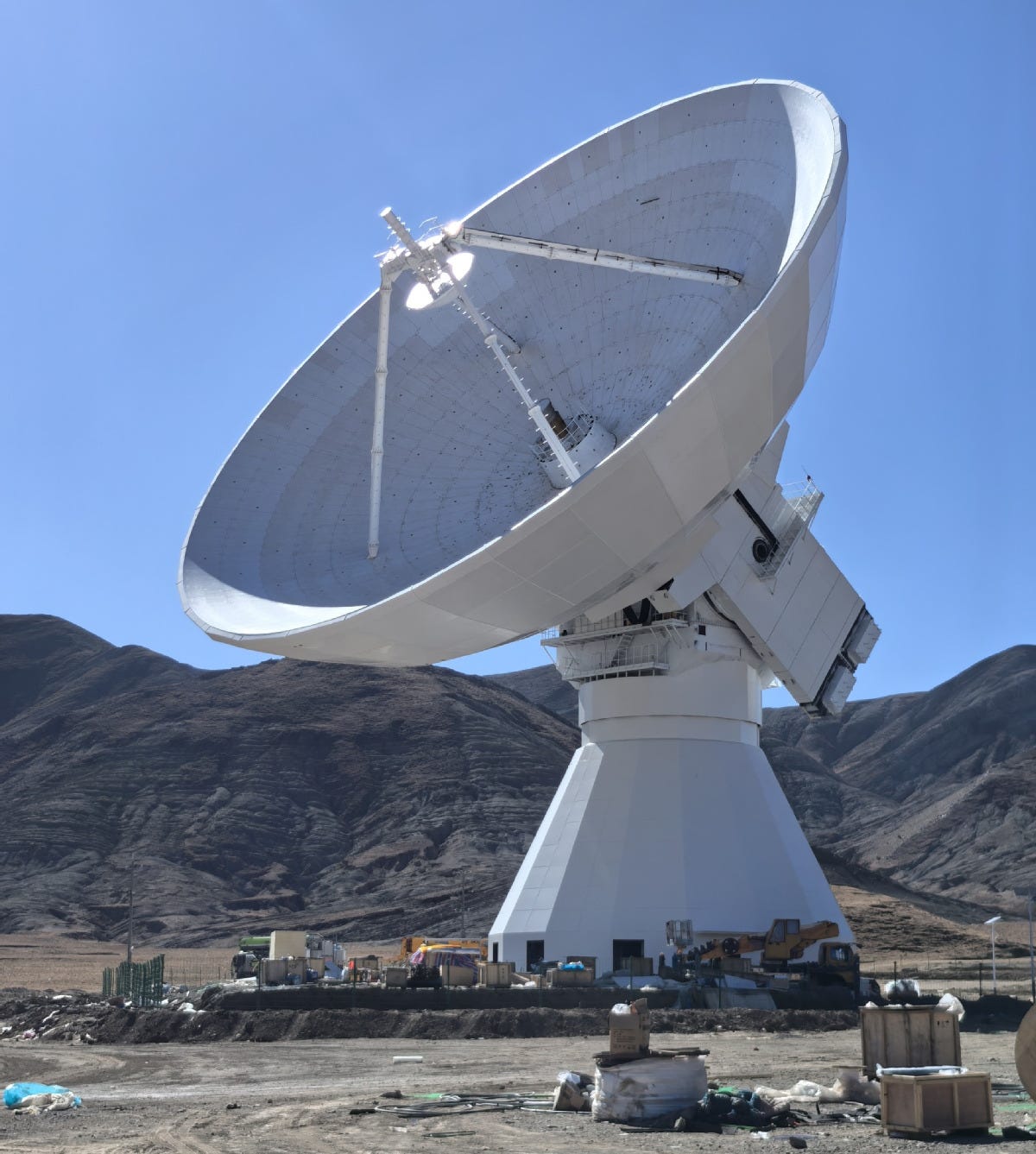 One of China’s 40-meter-diameter radio telescopes in the Xizang Autonomous Region.