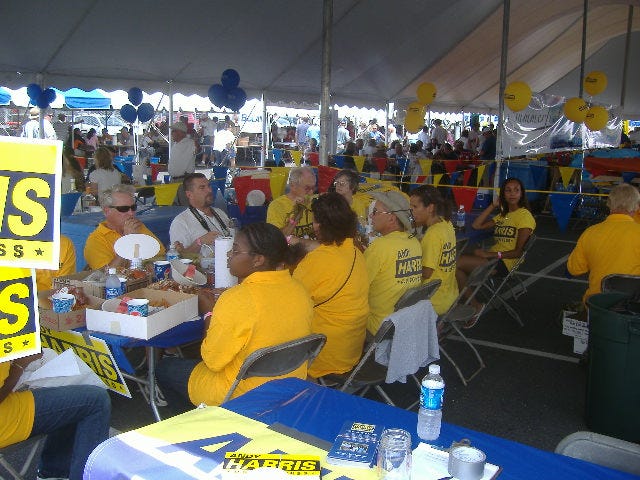 There were a LOT of yellow-clad Harris helpers at Tawes, I was impressed. There were a LOT of yellow-clad Harris helpers at Tawes, I was impressed.