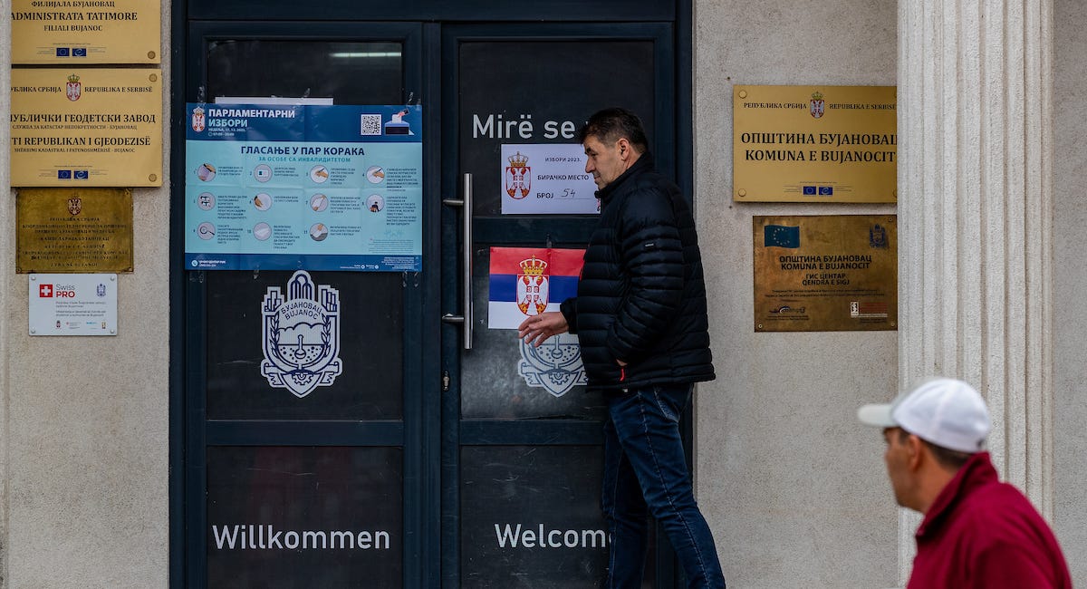 Rruga e pasigurt e Serbisë: Shqiptarët etnikë, autokracia dhe bashkëfajësia ndërkombëtare