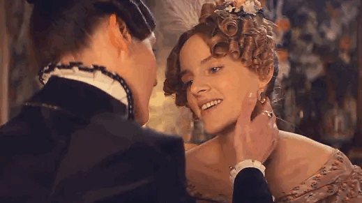 Sophie Rundle como Ann Walker, olhando apaixonadamente para Anne Lister