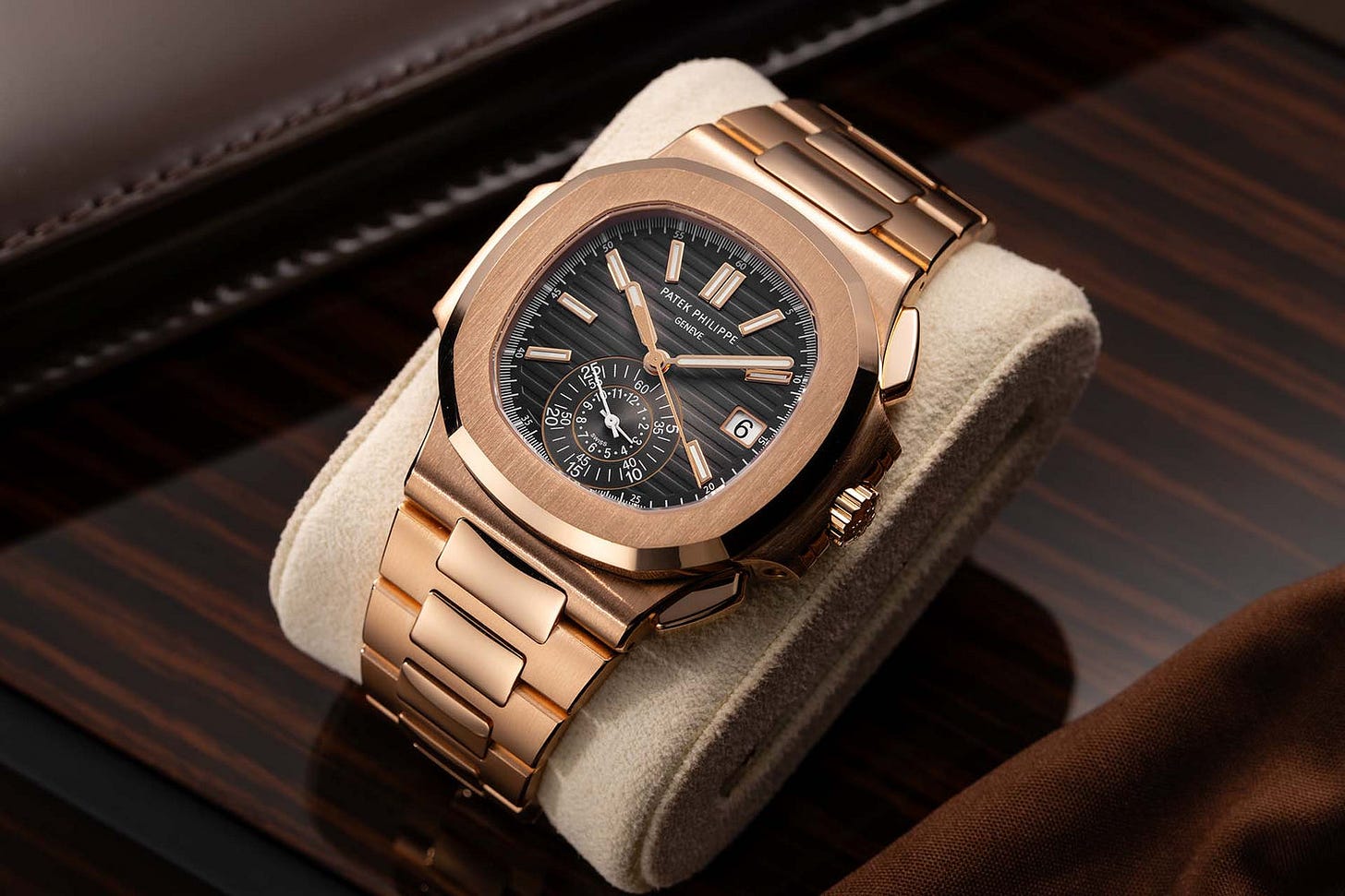 Exploring the Patek Philippe Nautilus Chrono 5980/1R-001 Exploring the Patek Philippe Nautilus Chrono 5980/1R-001