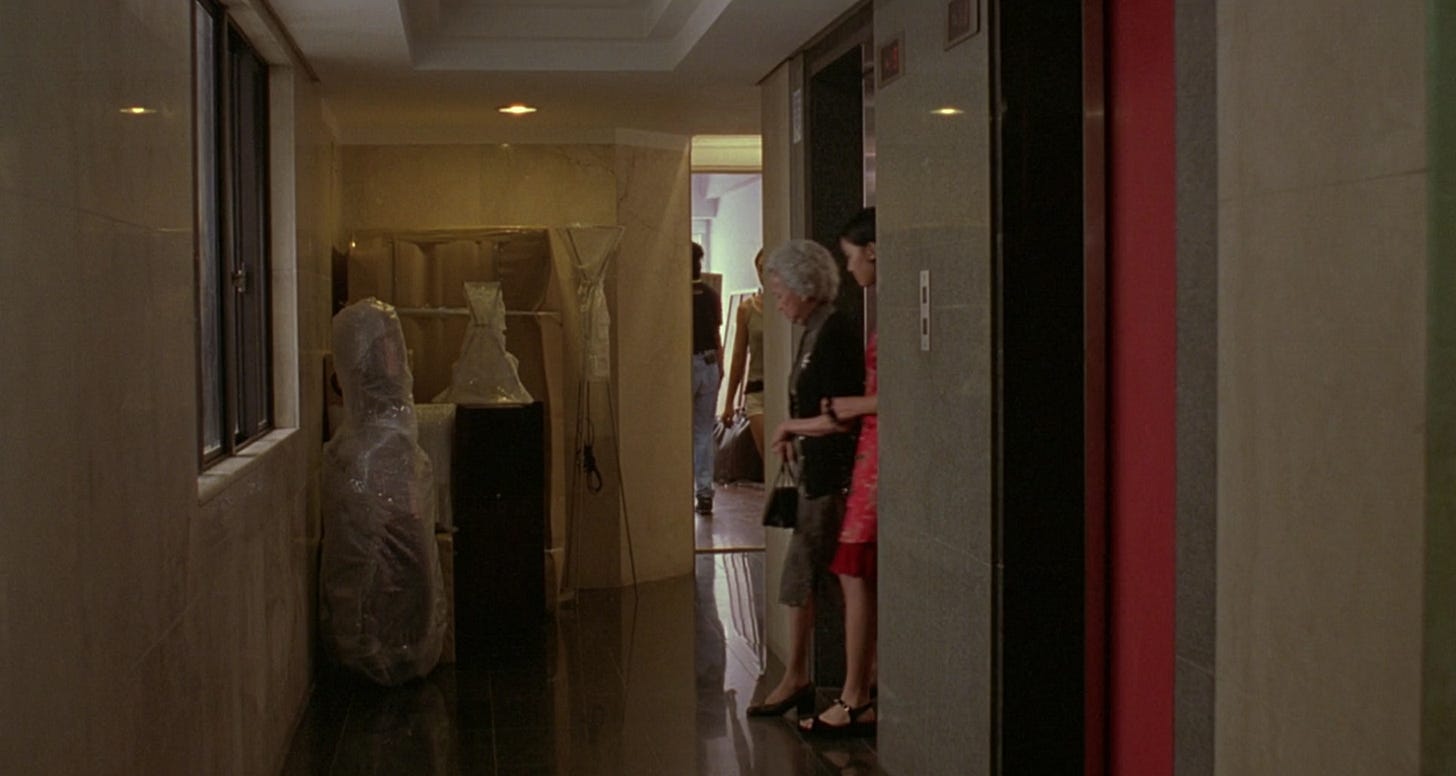 Ting-Ting and her grandmother disembark from an elevator and immediately meet Lili in Edward Yang's movie Yi Yi. 