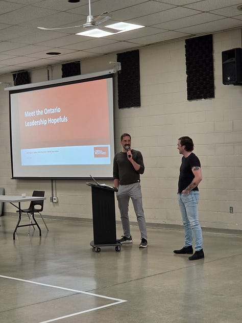 Scènes des rencontres entre Elora et Georgetown