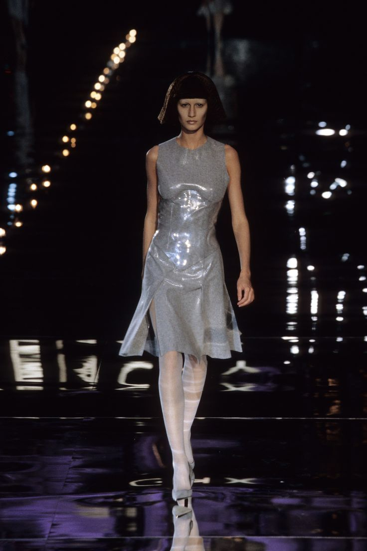 Givenchy Fall 1999 Ready-to-Wear Fashion Show