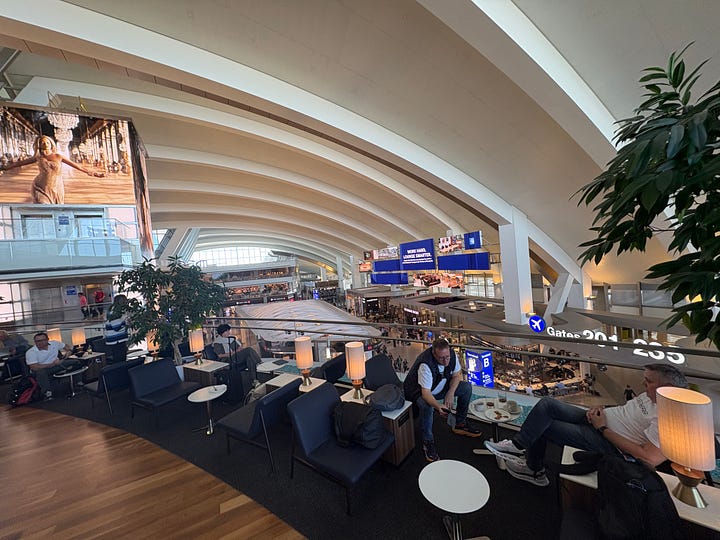 Star Alliance Lounge at LAX: Outdoor and indoor terraces.