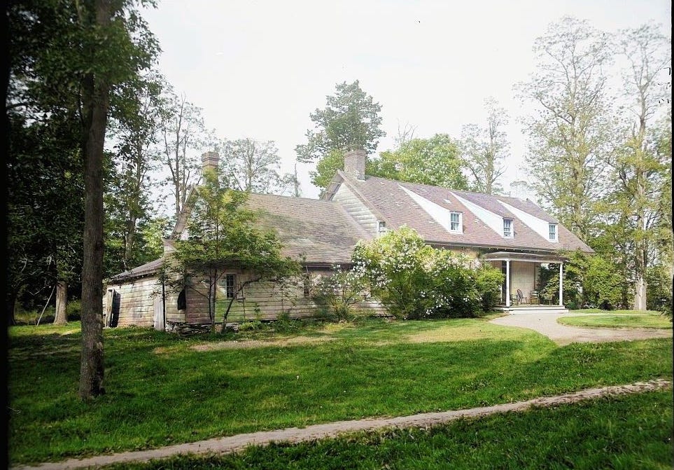 The Brett homestead was used as an officers' barracks and George Washingotn, the Marquis de La Fayette, and Baron von Steuben were said to have visited. It later was remodedl and was a boarding house.