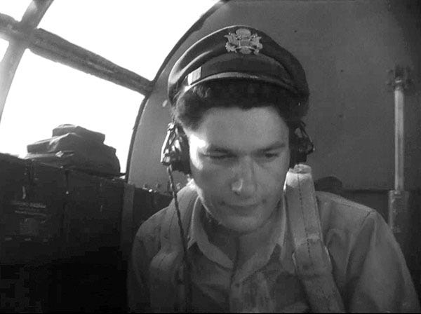 A person in a military uniform

AI-generated content may be incorrect.