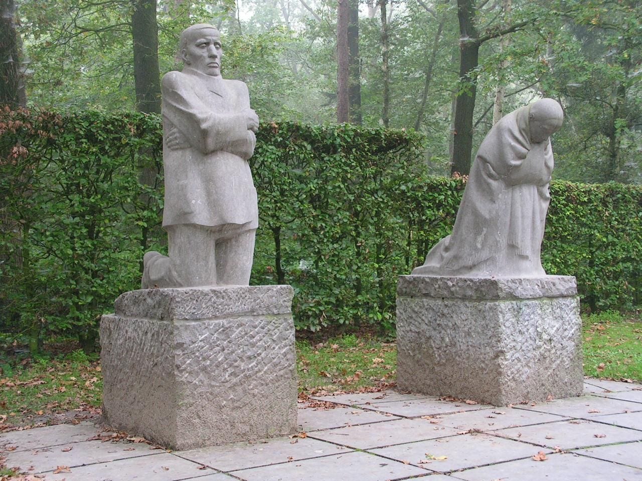 Grieving Parents - Monument in the military cemetery of Eessen in Flanders, by Käthe Kollwitz ...