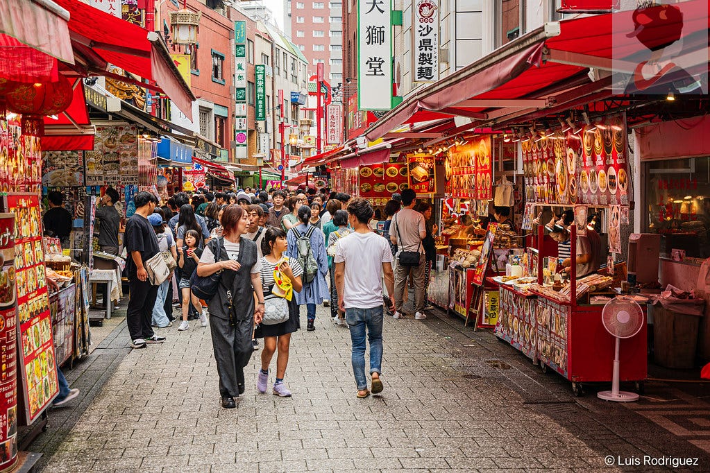 Las calles de Nankinmachi están repletas de restaurantes y puestos callejeros