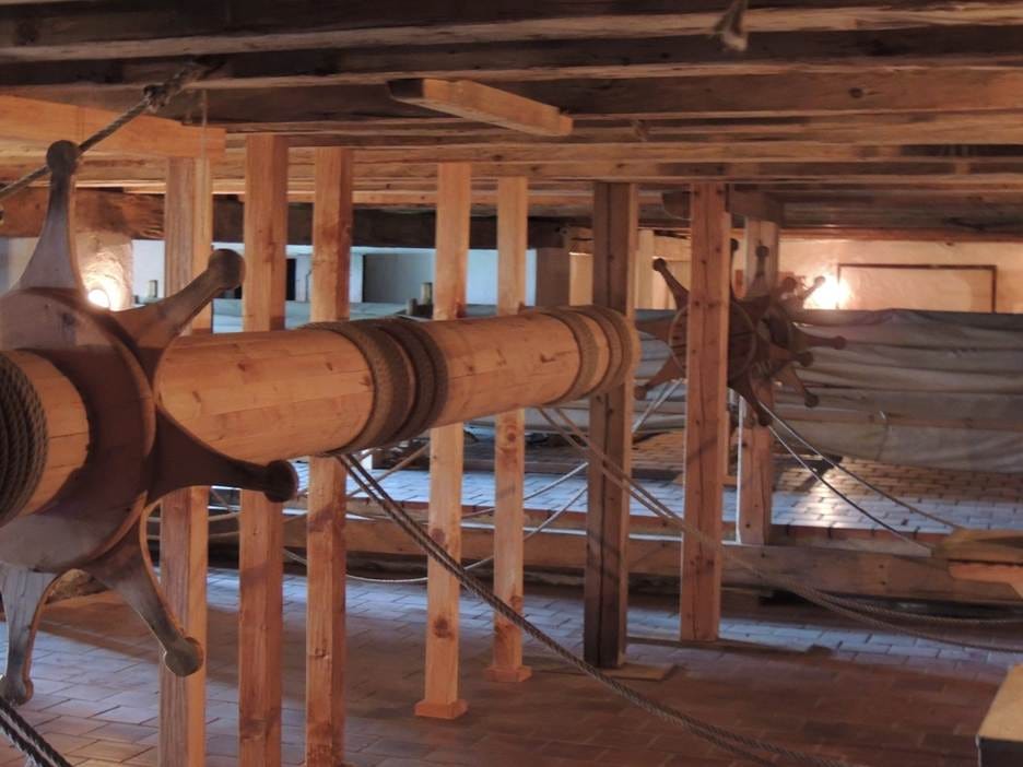 A wooden beam in a building

AI-generated content may be incorrect.
