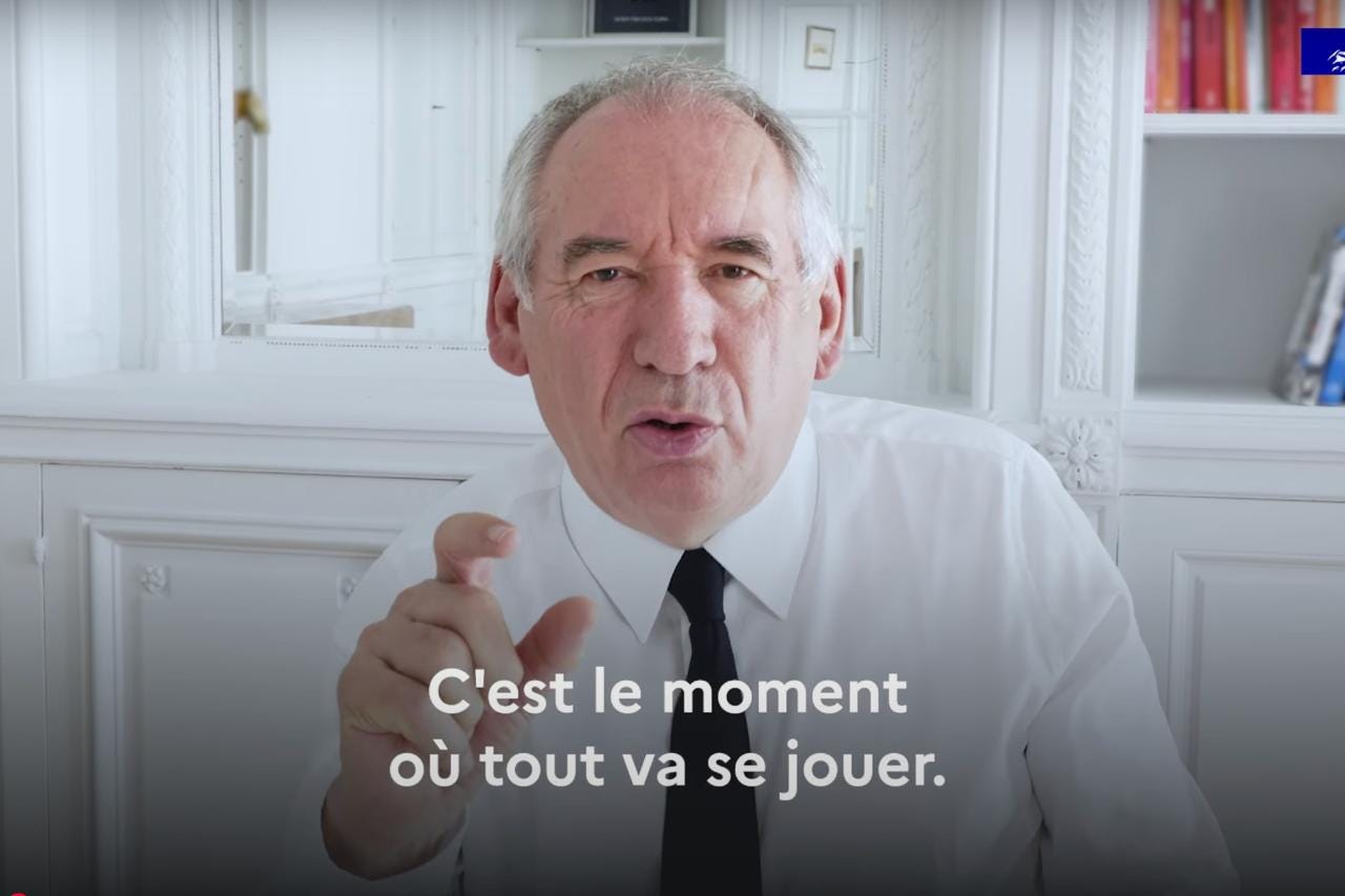 Sur YouTube, “l'exercice de style désespéré” de Bayrou pour défendre son  budget
