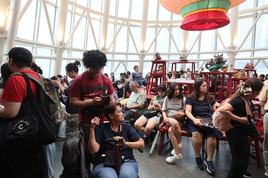 People waiting at a restaurant at a Shenzhen shopping centre. Photo: Edmond So People waiting at a restaurant at a Shenzhen shopping centre. Photo: Edmond So