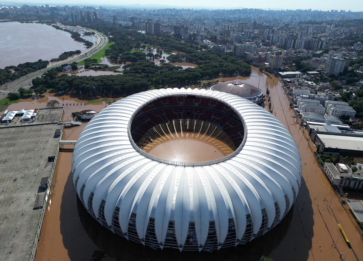 No match today. A view of the flooded Beira-Rio stadium, home of the Sport Club Internacional in Porto Alegre, Rio Grande do Sul, Brazil, May 7. Photo: Diego Vara/Reuters. No match today. A view of the flooded Beira-Rio stadium, home of the Sport Club Internacional in Porto Alegre, Rio Grande do Sul, Brazil, May 7. Photo: Diego Vara/Reuters.