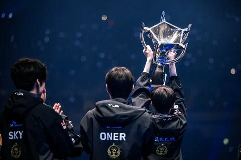 T1 worlds 2023 faker and trophy