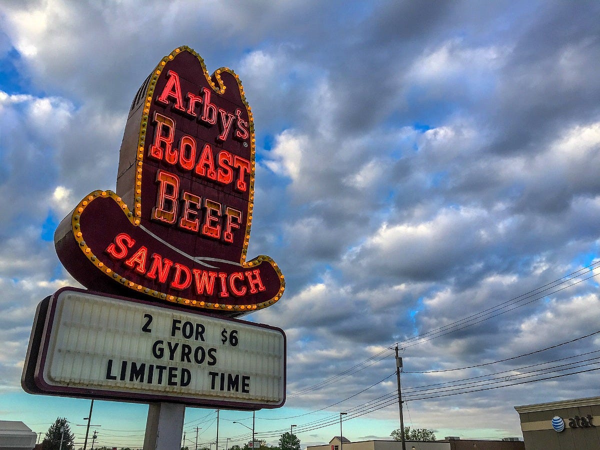 A classic Arby's hat sign. Image: Kenneth C. Zirkel via Wikimedia Commons