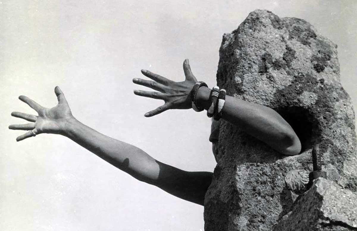 cahun extend my arms