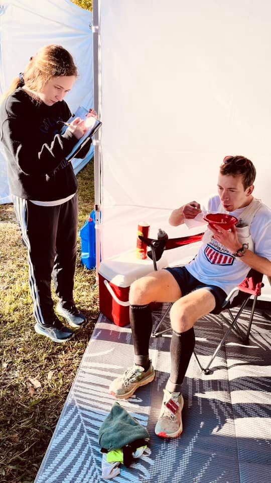 Eating during the first day (pc: Rick Kwiatkowski)
