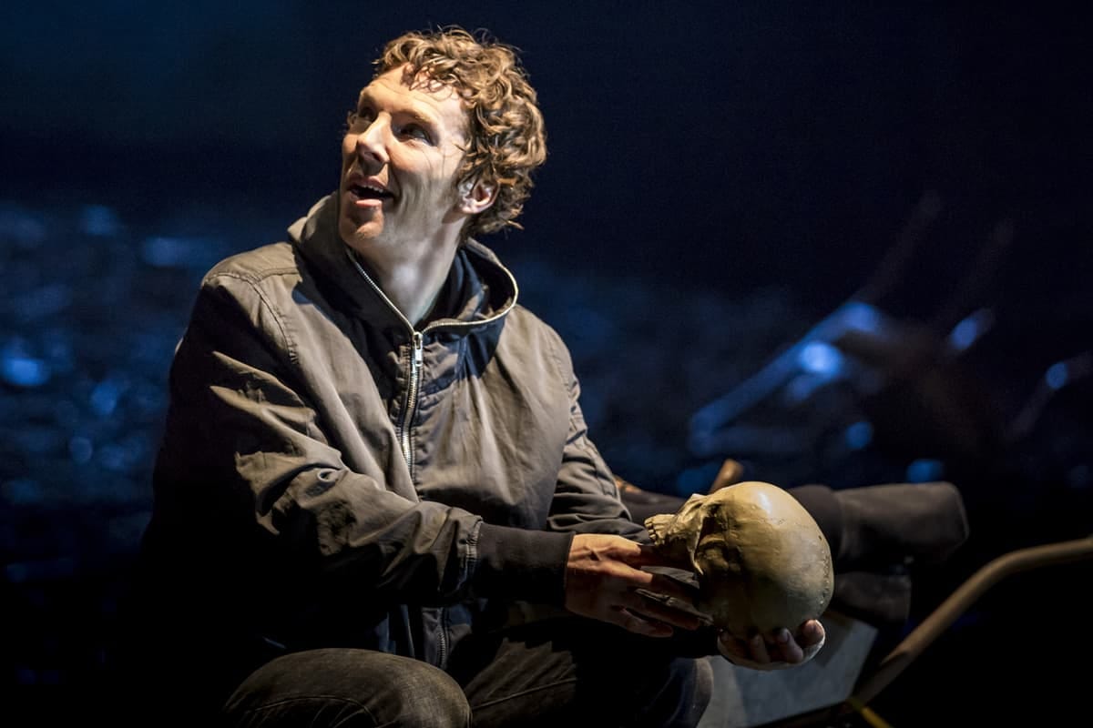 Hamlet, Barbican theatre review: Benedict Cumberbatch exudes charisma ...