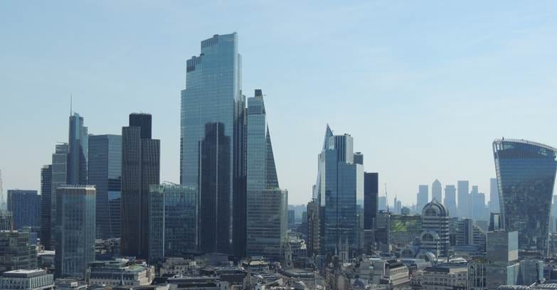 A city skyline with many tall buildings

AI-generated content may be incorrect.
