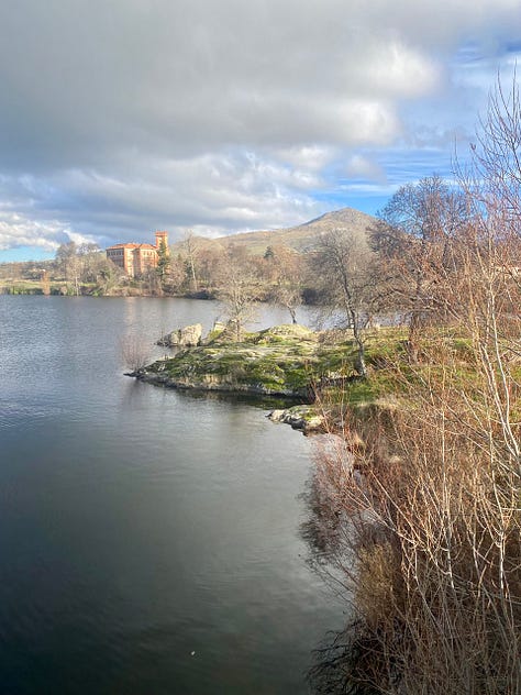 Embalse, calle y ponche segoviano