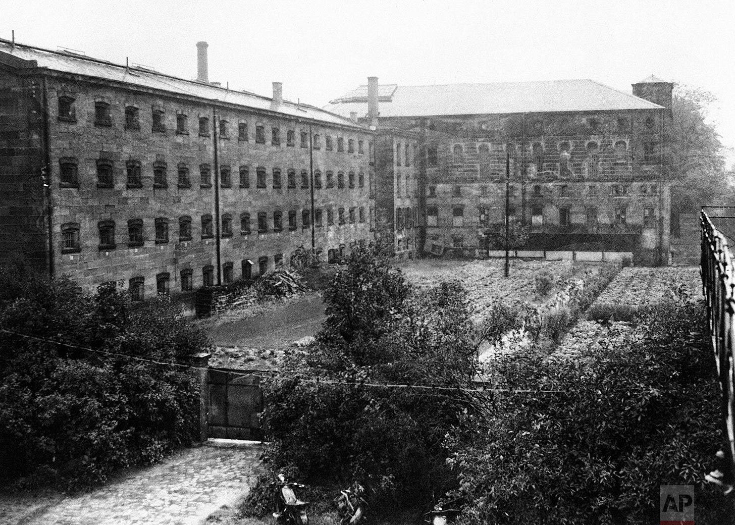 An external view of the Nuremberg prison, strategically adjacent to the courtroom, captured in August 1945. This facility was purpose-built to securely house major Nazi war criminals throughout their landmark trials.