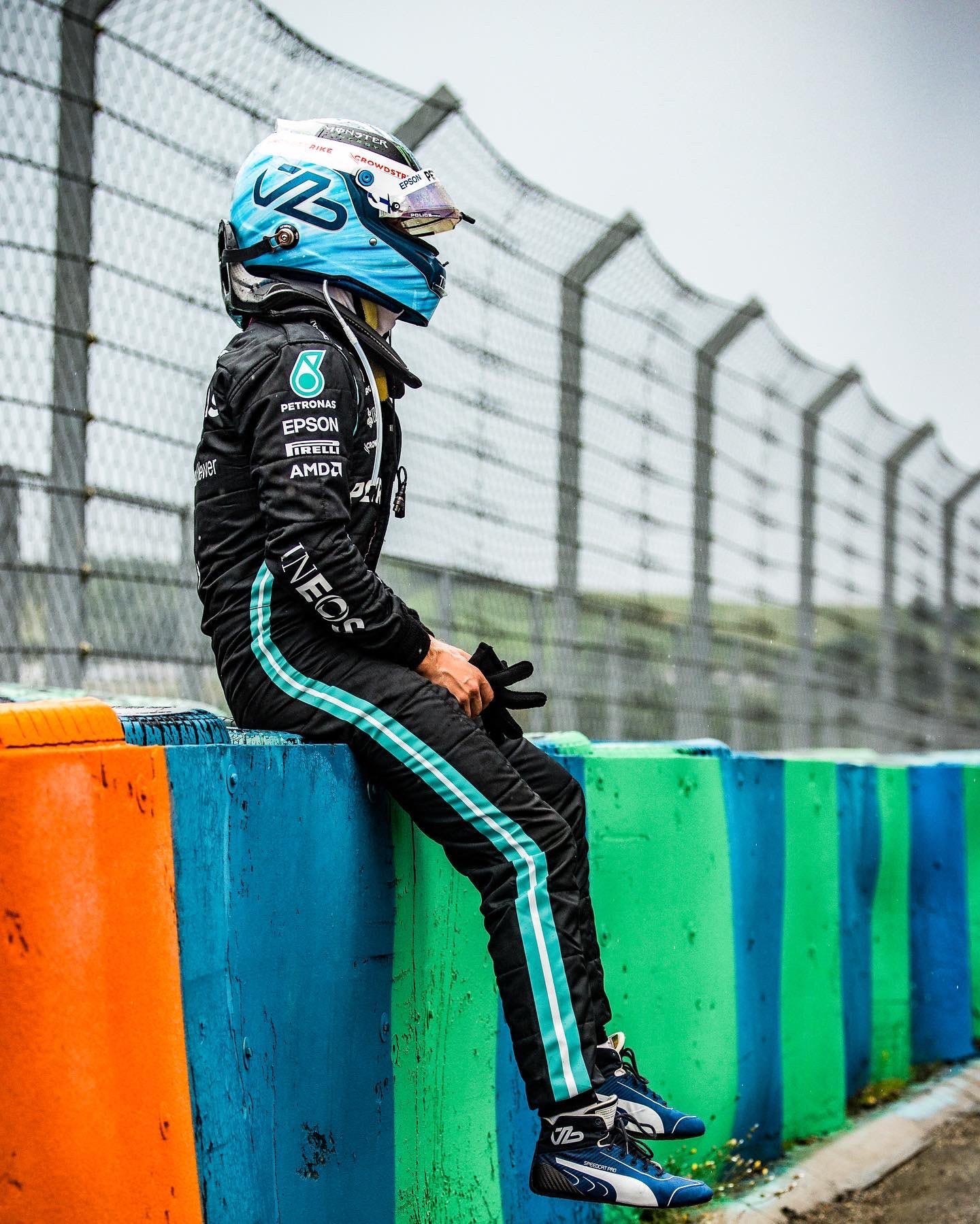 Boatass sitting on the race wall after the crash.